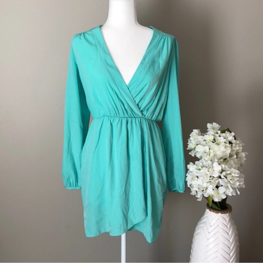Birdcage Long Sleeved V-Neck Dress w/ Cinched Waist Mint Green Size Small